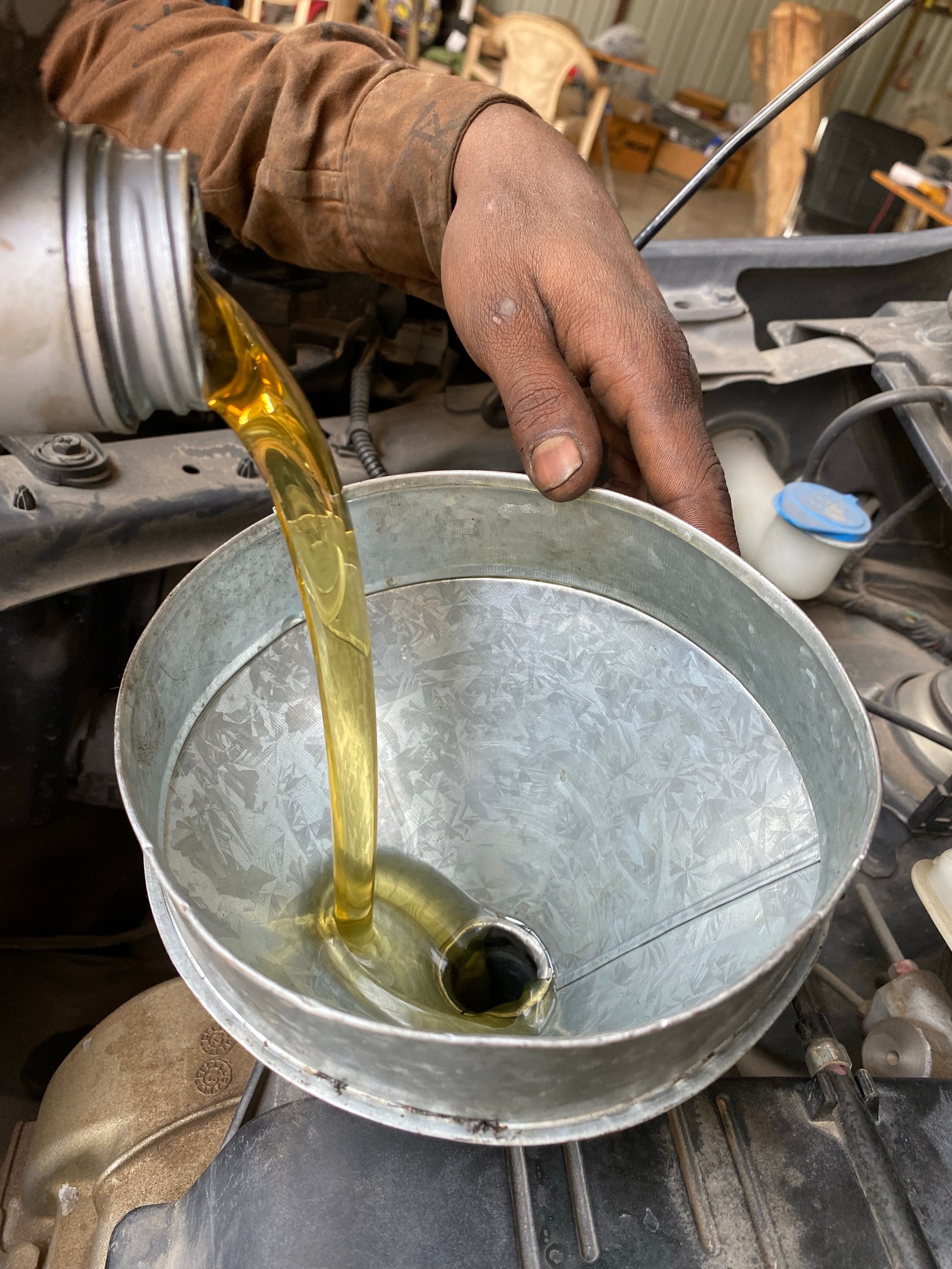 Car engine oil replacement in service centre